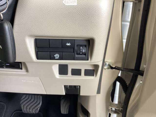 ドライバーの安全サポート機能付き車です。