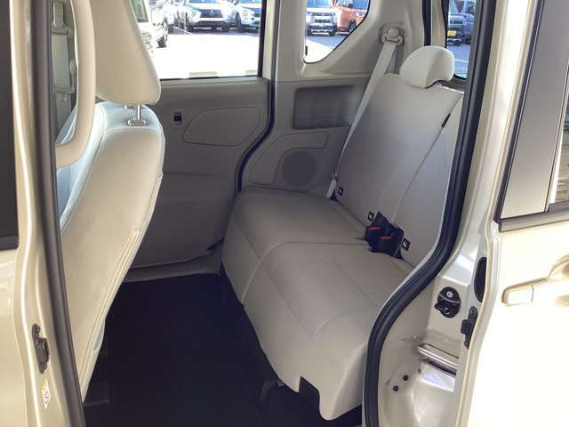 後席もリクライニング＆スライドが可能なので、体の大きな方でもゆったり座れます！