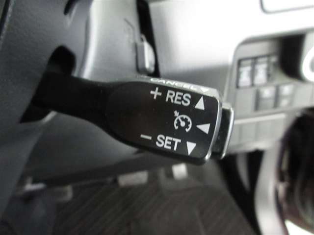 高速道路をアクセル操作なしで快適に走行できる、クルーズコントロールです。