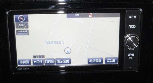 ナビは純正品。フルセグテレビ・CD・DVD・Bluetooth・SDオーディオ・スマホ対応。