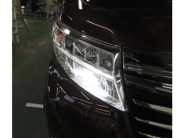 通常のハロゲンランプより2倍以上明るく、ロングライフのLEDランプです。