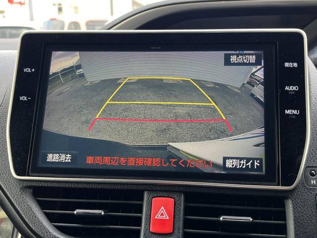 【バックカメラ】駐車時に後方がリアルタイム映像で確認できます。大型商業施設や立体駐車場での駐車時や、夜間のバック時に大活躍！運転スキルに関わらず、今や必須となった装備のひとつです！