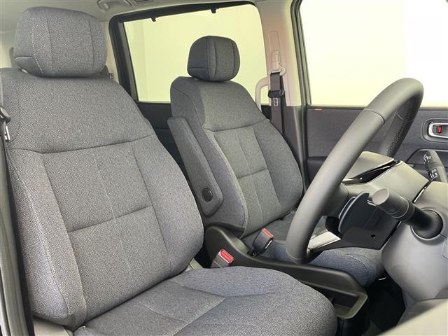 【運転席】座り心地が良いシートなので長時間の運転でも快適にお過ごしいただけます。新品のフロアマットのご注文も可能です。掲載箇所以外にご希望の写真がございましたらお気軽にお問い合わせ下さい。