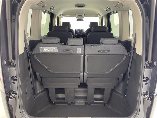 【トランク】積み込みやすくて、たっぷり積める荷室です。シートアレンジできるものは、乗車人数と荷物の量や大きさによってシートを動かすことができるので、より快適なドライブが可能です！