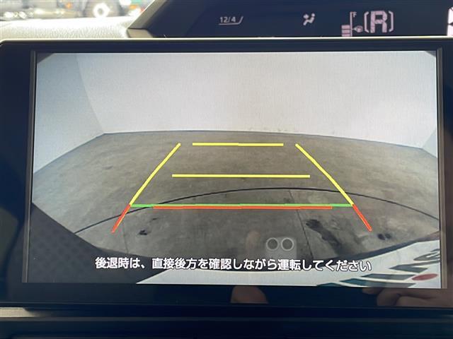 【バックモニター】後ろのカメラの映像をモニターに映し出すことができます！後方の見えない死角や、障害物との距離感をしっかり確認することができます！駐車が苦手な方におすすめです。
