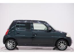 県内13店舗にて常時500台以上ダイハツ車を展示中です。見て、触って、納得のいく一台をぜひ見つけてください。