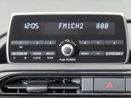 センターディスプレイ無しの為、ナビゲーションやCDの使用は出来ません。AM/FMラジオのみとなります。よりエキゾーストに集中できるかも？