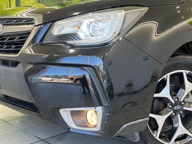 【LEDヘッドライト】悪天候や夜間走行時も良好な視界を確保し安心して運転できる高輝度LEDヘッドライトを装備！点灯速度が早く、消費電力も抑えられています。