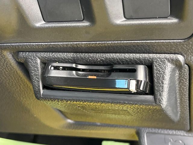 【ETC】高速道路の料金所をストレスなく通過！話題のスポットやサービスエリアに多い「スマートIC」利用時は必須のアイテムです。当店でセットアップを実施、ご納車当日からすぐにご利用いただけます！