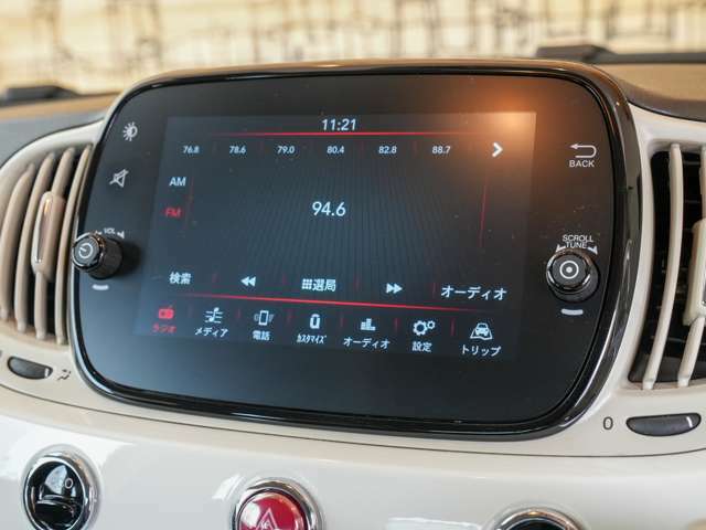 ■カープレイ対応タッチパネル式オーディオ（スマートフォンを接続することでタッチパネルから、直接スマートフォン内のマップ、ミュージック、電話などが使えるようになります。）