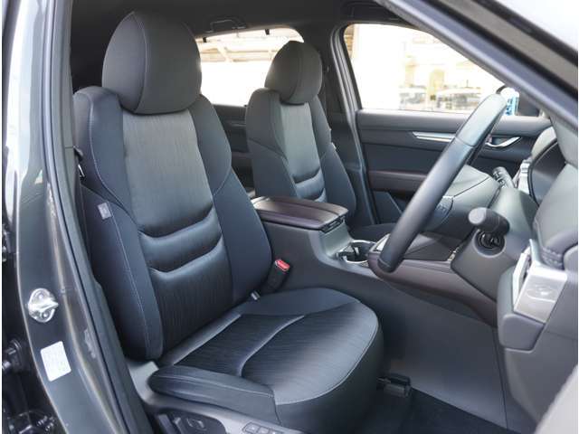【充実した保証と質の高い整備】中古車は納車前の質の高い整備とメンテナンスが非常に重要です。幅広い保証はもちろん「新車感覚でお乗りいただける」よう、研修をうけた質の高い整備を納車前に実施しています☆
