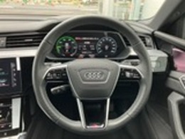Audi Approved小山では厳選したAudi認定中古車を取り揃えております。「納車前100項目点検整備」・「Audi認定中古車保証」で安心の“Audi Life”をご提供させていただきます
