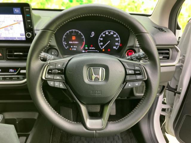 WECARSの展示場では実際に見て、触ってお車をお選びいただけます！知識の豊富な営業スタッフが様々なカーライフをご提案いたします！