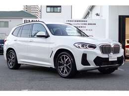 ホイールベースを長くし、直進安定性を確保するとともに、ショートオーバーハングで取り回しのしやすい設計となっております。