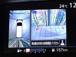 【アラウンドビューモニター】専用のカメラにより、上から見下ろしたような視点で360度クルマの周囲を確認することができます☆死角部分も確認しやすく、狭い場所での切り返しや駐車もスムーズに行えます。