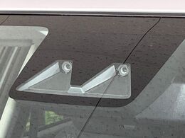 【スマートアシスト】走行中に前方の車両等を認識し、衝突しそうな時は警報とブレーキで衝突回避と被害軽減をアシスト。より安全にドライブをお楽しみいただけます。