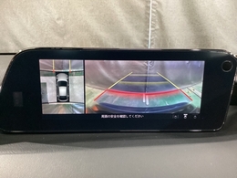 狭い場所での駐車やすれ違いなどでより的確な運転操作に役立つ360°ビューモニターが装備されています。