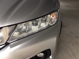 【LEDヘッドライト】ディスチャージヘッドライト（HID）と同等の明るさで、夜道や雨天走行が明るく視界良好！！　フォグライトも装備で、安心感さらにUPです♪安心ドライブを楽しんで下さい♪