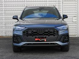 Audiの特徴シングルフレームグリルは力強さとエレガントな雰囲気を醸し出します。