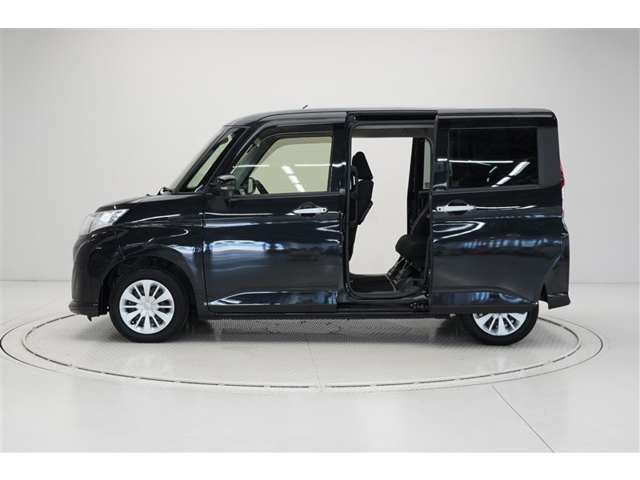 両側パワースライドドア付きだから、狭い駐車スペースなどでの 乗り降りラクラク！小さなお子さまのいるご家庭には嬉しい装備。