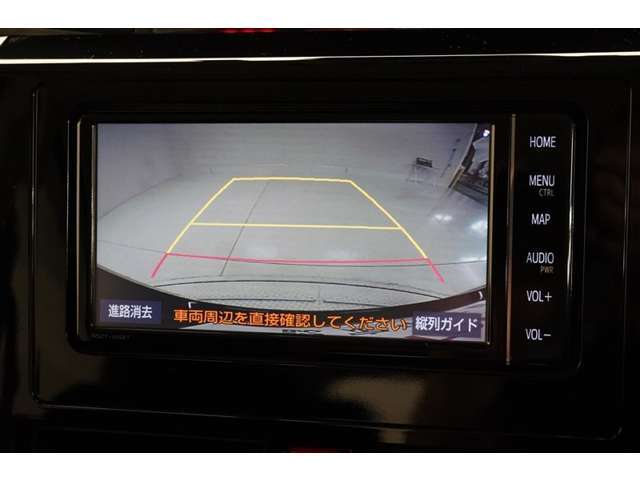 バックモニターがあれば車庫入れ時など、後ろが確認できて安心です。運転に自信がない方にはおすすめの装備です。ただし、バック時目視での確認も忘れずに。