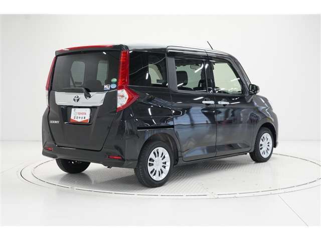 後続車から視認性の良いストップランプの配置で追突抑制になります。