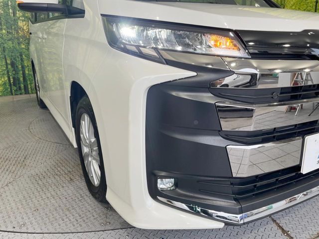 【LEDヘッドライト】悪天候や夜間走行時も良好な視界を確保し安心して運転できる高輝度LEDヘッドライトを装備！点灯速度が早く、消費電力も抑えられています。