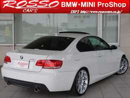 こちらの車両は、M3に次いでハイパフォーマンスな、335i。カタログパワーは306馬力となります。また、BMWの走りの良さに、さらに磨きをかけた、Mスポーツ・パッケージとなります。