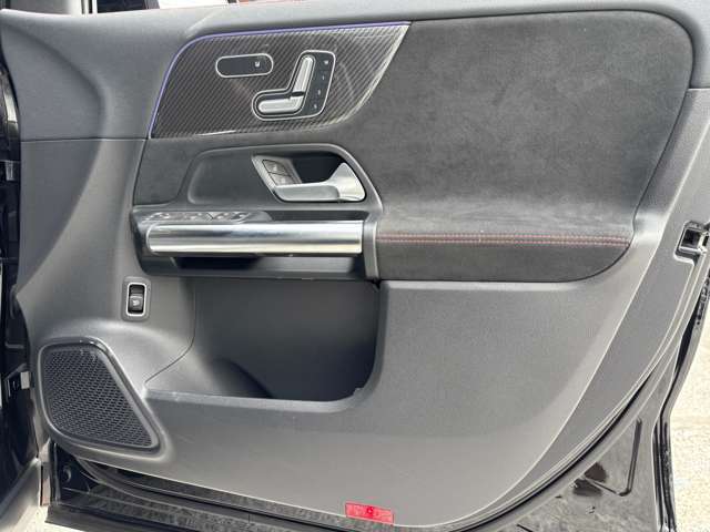 「カーセンサーを見て電話しました」とお伝えください。お車の車両状態(装備内容・キズ)は店舗直通【 073-435-5300 】までお電話お待ちしております。全国納車可能です。納車方法に関してもお気軽にご相談ください。