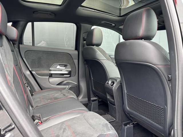「カーセンサーを見て電話しました」とお伝えください。お車の車両状態(装備内容・キズ)は店舗直通【 073-435-5300 】までお電話お待ちしております。全国納車可能です。納車方法に関してもお気軽にご相談ください。