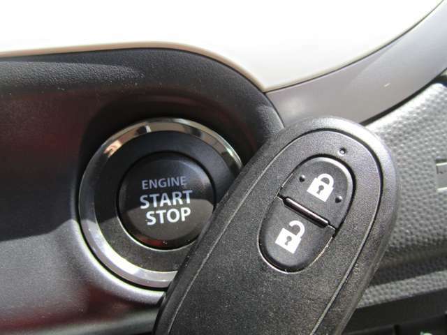 スマートキー＆プッシュエンジンスタート！！スマートキーはドアの開閉、エンジンスタートを鍵を出さずに出来ます！！プッシュエンジンスタートは、ボタン一つでエンジン始動可能です！！