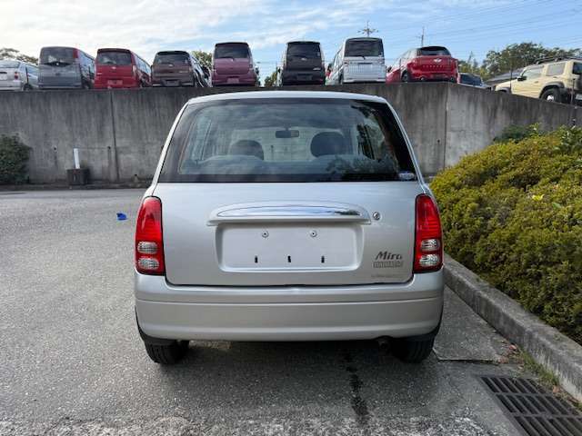 口コミを是非ご覧くださいませ。当社は月に20台～25台平均で販売させていただいておりますが強制ではなく、口コミはお客様が入れてくれるものなので月に口コミ件数は1件あるか無いかです。しかし本物です(^^)