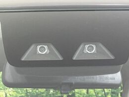 【スマートアシスト】走行中に前方の車両等を認識し、衝突しそうな時は警報とブレーキで衝突回避と被害軽減をアシスト。より安全にドライブをお楽しみいただけます。