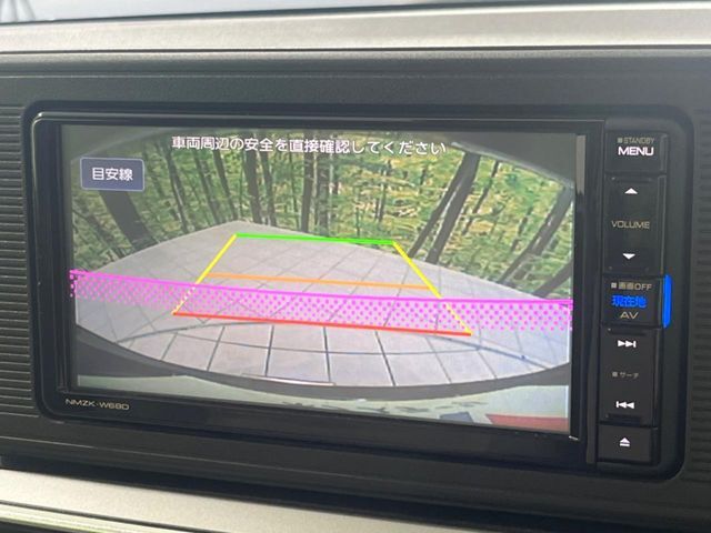 【バックカメラ】駐車時に後方がリアルタイム映像で確認できます。大型商業施設や立体駐車場での駐車時や、夜間のバック時に大活躍！運転スキルに関わらず、今や必須となった装備のひとつです！