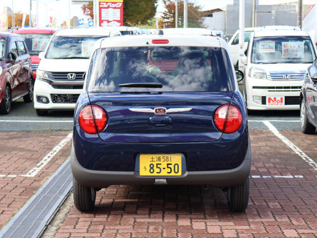 今の軽自動車は、とても広い！普通車と比べて維持費もお得で、家計に優しいですよ！