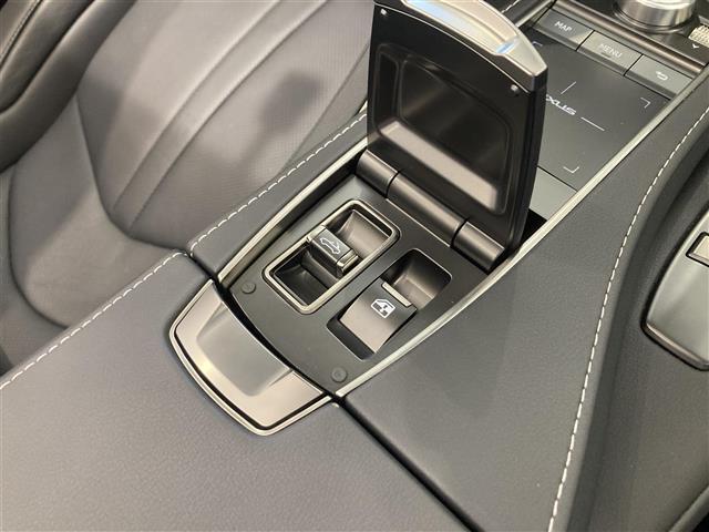 【運転席操作部】『運転席周辺の装備』の画像になります。快適なドライブを楽しむための機能が装備されています！運転席から触れるので使いやすいです！