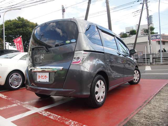 リヤフロアー修復歴あります。ですが走行には支障ありません！現在はキレイに治っています！お問い合わせはメールか0078-6002-884478（携帯・PHS可）までお電話ください！当社スタッフがご案内いたします！