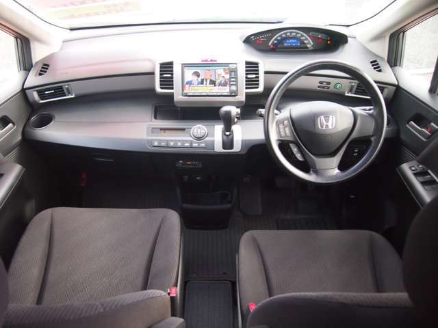 黒基調の汚れが目立たない内装色！お問い合わせはメールか0078-6002-884478（携帯・PHS可）までお電話ください！当社スタッフがご案内いたします！