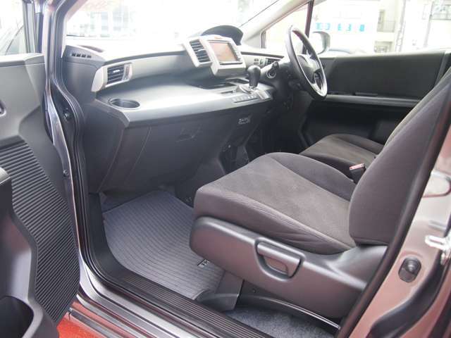 シートに座っていただいてもゆったりくつろぐことが出来る広さあります！お問い合わせはメールか0078-6002-884478（携帯・PHS可）までお電話ください！当社スタッフがご案内いたします！