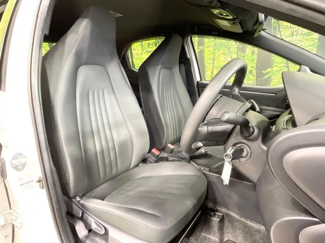 運転席シート廻りは使用感も少なく、良好な状態となっています。前オーナー様が丁寧に使っていたことがよくわかりますね。