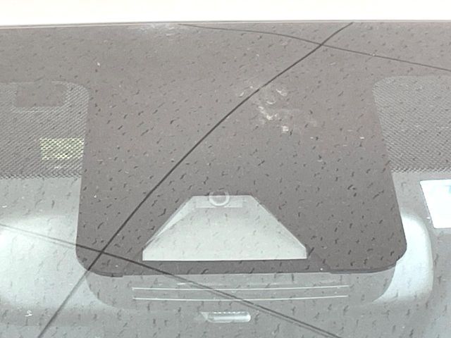 【トヨタセーフティセンス】走行中に前方の車両等を認識し、衝突しそうな時は警報とブレーキで衝突回避と被害軽減をアシスト。より安全にドライブをお楽しみいただけます。