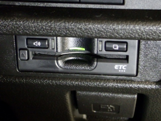 【ETC】便利なETC車載器も装備！高速道路の料金所もスムーズに通過できます。今や必須の装備ですね！お客様用にセットアップをしてのお渡しとなります！