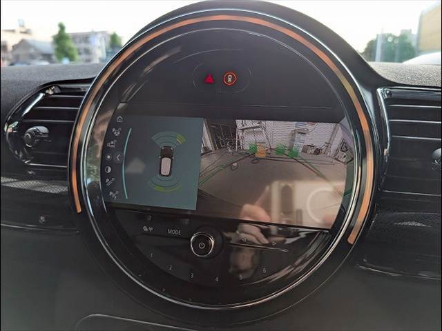 バックカメラ装備。後方確認に役立ち、楽々駐車やバックをしていただけます。