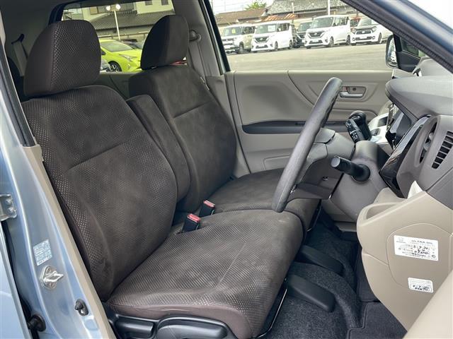 【運転席・助手席】 大人二人が乗ってもフロント席は広々空間です！