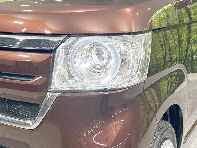 【LEDヘッドライト】悪天候や夜間走行時も良好な視界を確保し安心して運転できる高輝度LEDヘッドライトを装備！点灯速度が早く、消費電力も抑えられています。