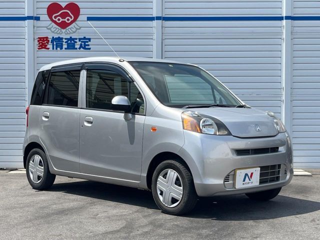 大好評のボディコーティング「弾スプラッシュコート」もご納車までに施工可能。通常のガラスコートと異なる、耐久年数6年の無機質ガラスコーティングが、ボディをキレイな状態に保ってくれます。