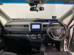 見通しの良い運転席回りとなっておりますので安心して運転をして頂けます！窓が大きいので明るく開放的な室内です