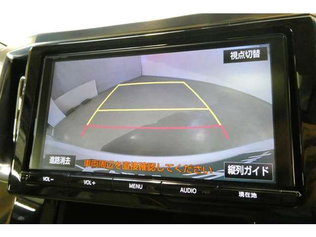 バックギアに入れると、このように後方が映し出されます！駐車の際とても安心！便利！最終確認はご自身の目と耳で必ず行ってください！