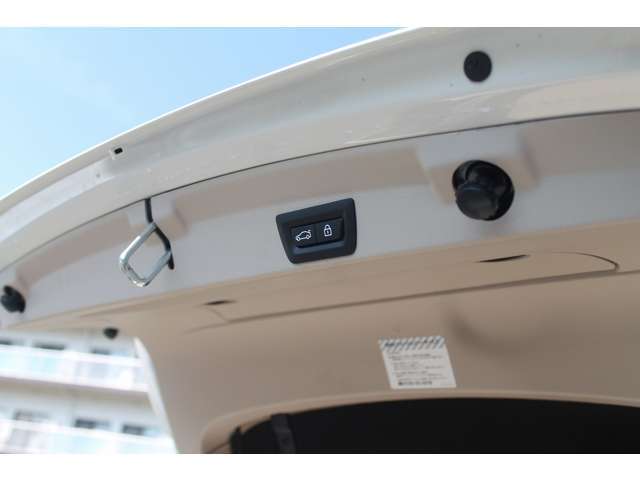 リアゲートは電動だから楽々便利！