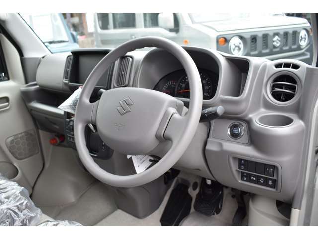 中古車は基本的に1年保証をおつけした上で納車させて頂きます。最長5年間までの保証プランもございますので、安心してお乗り頂くことが可能です。ロードサービスも付帯しております！